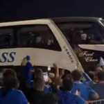 Cruzeiro é recebido com festa na chegada a Brasília para clássico contra o América: vídeo