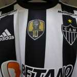 Instituto Galo irá leiloar camisas de jogo do Atlético para apoiar comentarista Lélio Gustavo