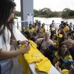 Torcedores recebem Seleção Brasileira Feminina com homenagens na Austrália