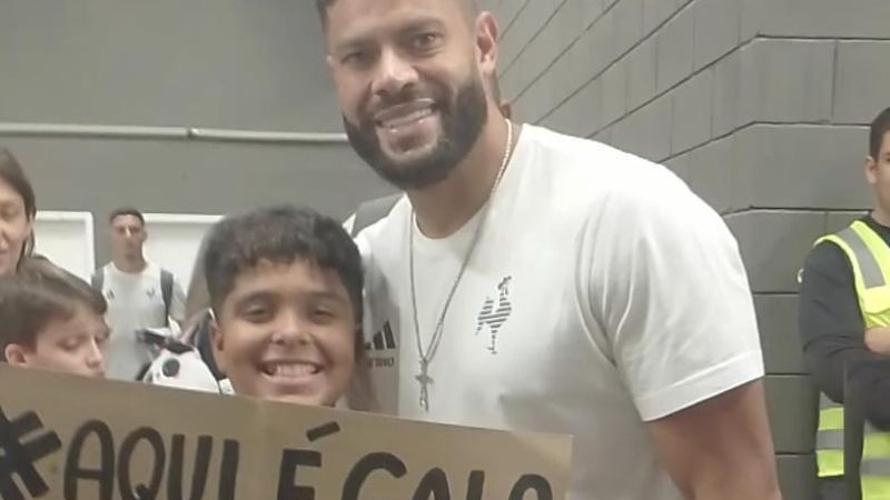 Hulk atende filho de torcedora do Atlético agredida em cadeira cativa na Arena MRV