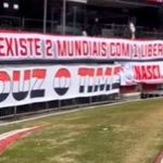Torcida do São Paulo provoca Corinthians com faixas no Morumbi