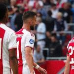 Torcida do Ajax depreda estádio, e clássico é suspenso no Campeonato Holandês