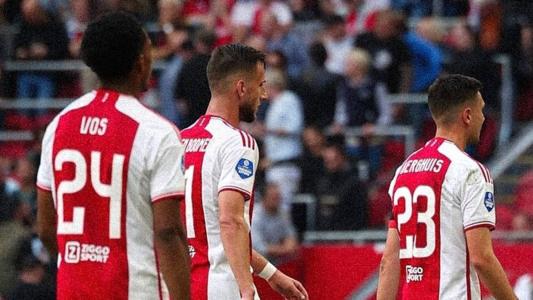 Torcida do Ajax depreda estádio