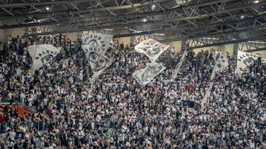 Torcida do Atlético em jogo contra Corinthians