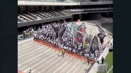 Torcida do Atlético fez um "teste" nas arquibancadas da Arena MRV na manhã deste sábado (27)