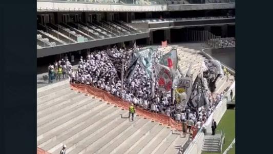 Torcida do Atlético fez um "teste" nas arquibancadas da Arena MRV na manhã deste sábado (27)