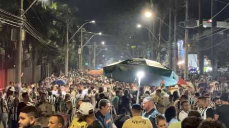 Torcida do Atlético lota tradicional "Rua do Peixe"