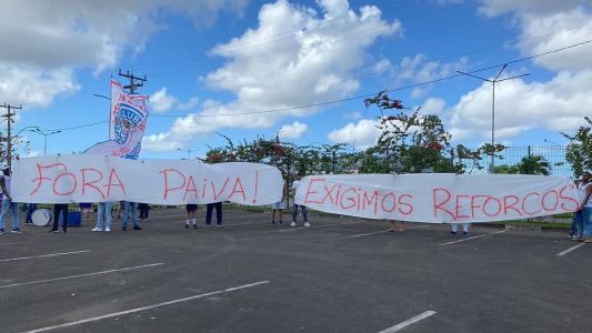 Torcida do Bahia pediu a saída do técnico Renato Paiva e mais contratações
