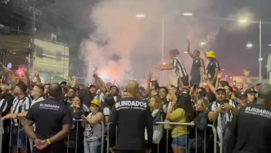 Torcida do Botafogo faz festa antes de 'final' contra Palmeiras