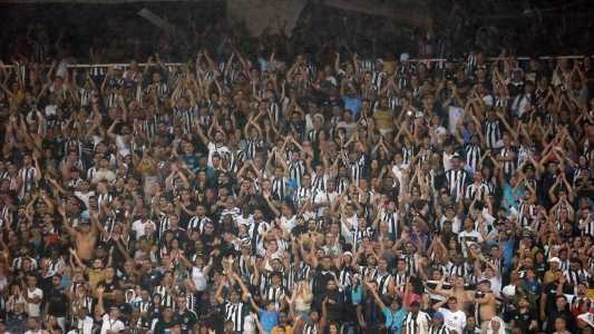 Torcida do Botafogo presente no Estádio Nilton Santos