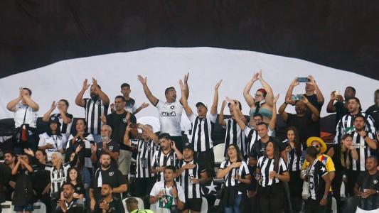Torcida do Botafogo presente no Estádio Nilton Santos