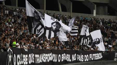 Torcida do Botafogo presente no Estádio Nilton Santos