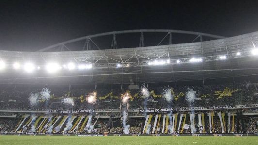 Torcida do Botafogo presente no Estádio Nilton Santos