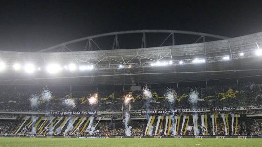 Torcida do Botafogo presente no Estádio Nilton Santos