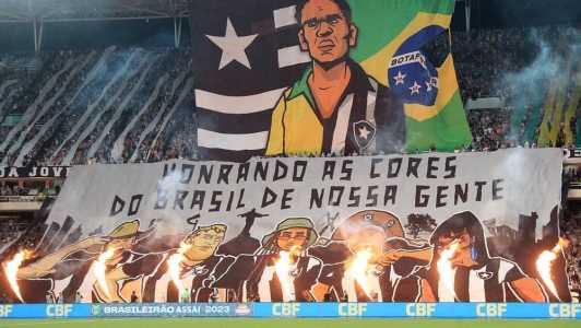 Torcida do Botafogo tem feito belas festas no Estádio Nilton Santos