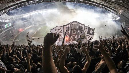Torcida do Botafogo presente no Estádio Nilton Santos