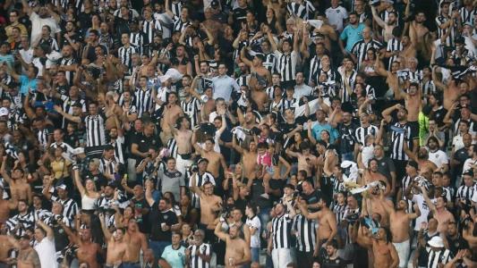 Torcida do Botafogo presente no Estádio Nilton Santos