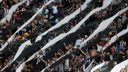 Torcida do Botafogo tem motivos para comemorar dentro e fora de campo
