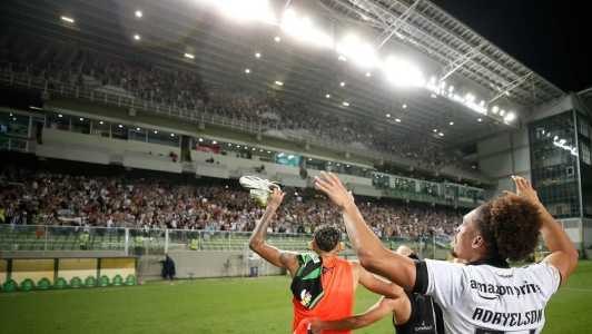 Torcida do Botafogo foi um exemplo de maioria na arquibancada mesmo quando visitante diante do América