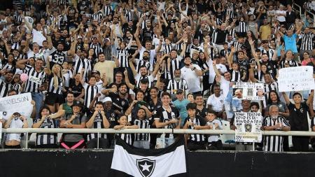 Torcida do Botafogo presente no Estádio Nilton Santos