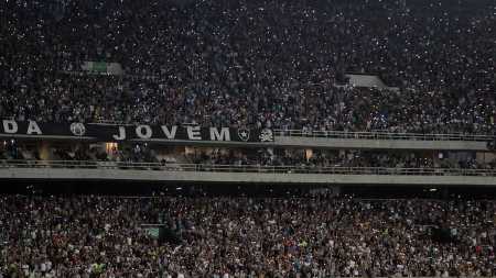 Torcida do Botafogo tem comparecido em bom número no Nilton Santos