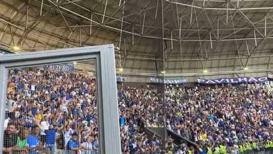Torcida do Cruzeiro cantou 'torcida de teatro' para provocar atleticanos
