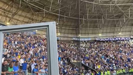 Torcida do Cruzeiro cantou 'torcida de teatro' para provocar atleticanos