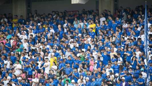 Torcida do Cruzeiro no Independência durante empate com o Coritiba