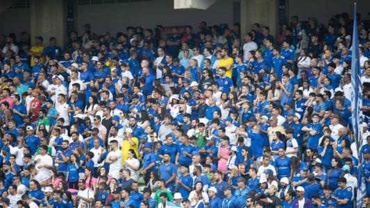 Torcida do Cruzeiro no Independência durante empate com o Coritiba