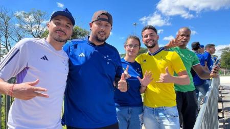 Torcida do Cruzeiro comparece em bom número para a estreia no Campeonato Brasileiro