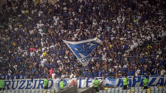 Torcida do Cruzeiro deu show e espetáculo no Maracanã lotado de flamenguistas