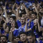 Cléber Machado exalta torcida do Cruzeiro em jogo contra o Grêmio: 'Bonito de ver'