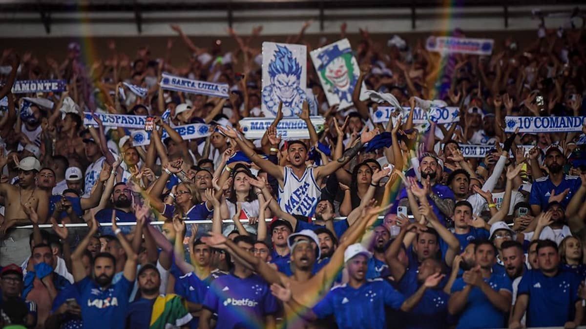 Wallisson exalta torcida do Cruzeiro em jogo contra o Flamengo: 'Gigantesca'