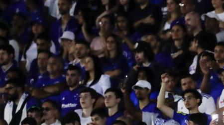 Torcida do Cruzeiro no clássico contra o Atlético, em Uberlândia