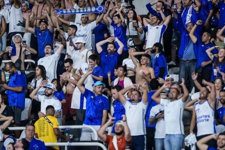 Torcida do Cruzeiro no estádio Nilton Santos no Brasileirão 2024