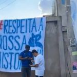 Torcida do Cruzeiro protesta na Toca II: 'Ronaldo, gordão, devolve o Raposão'