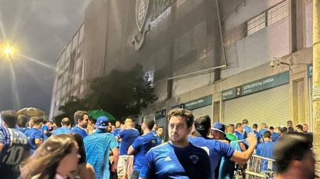 Torcida do Cruzeiro toma arredores do Independência nesta terça (7)