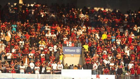 Torcida do Flamengo presente no Allianz Parque, em 2022, em jogo contra o Palmeiras