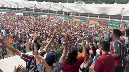 Torcida do Fluminense festeja o título nas Laranjeiras