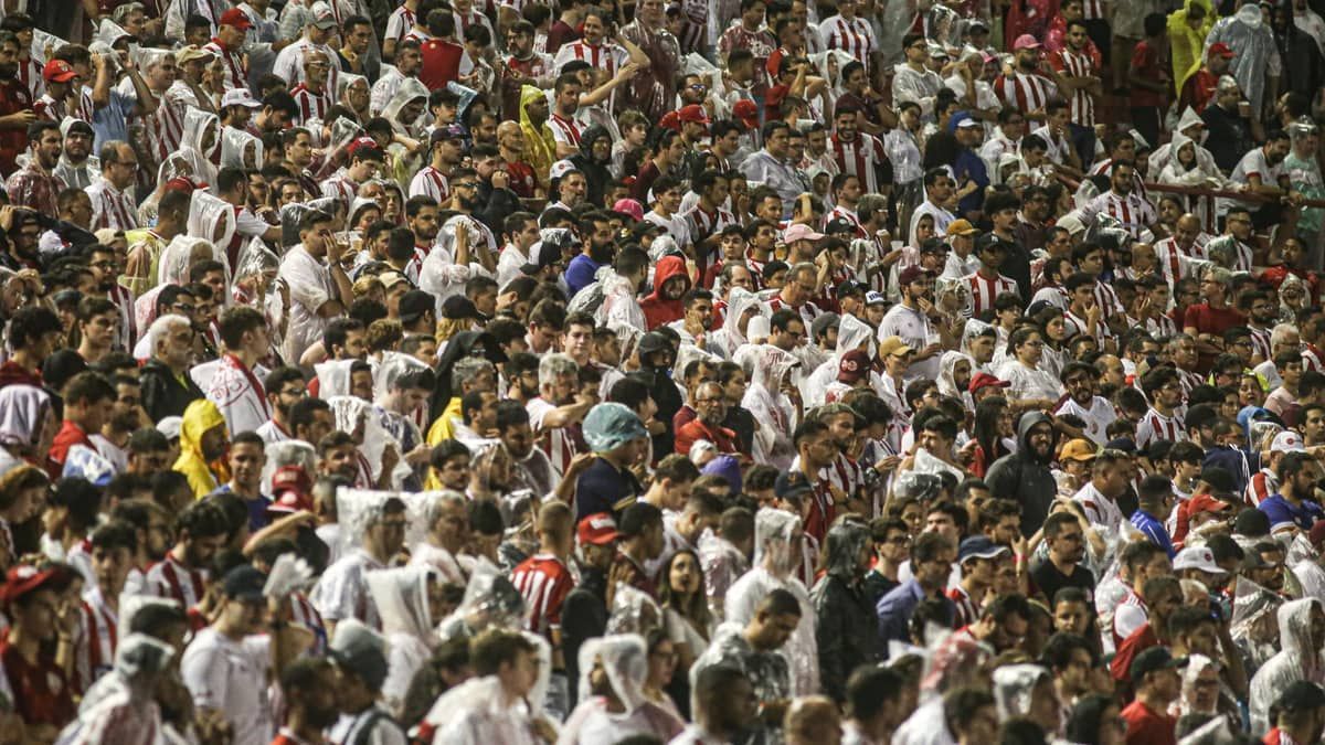 Náutico e CSA são punidos pelo STJD por homofobia das torcidas
