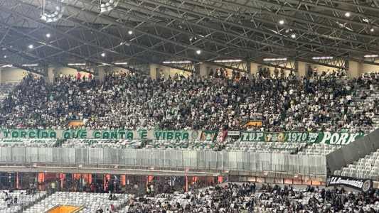 Torcida do Palmeiras lotou espaço dos visitantes no Mineirão