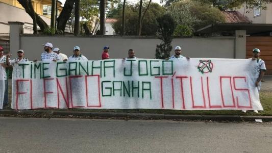 Torcida do Palmeiras, Mancha Alviverde protesta contra presidente: 'Saiu Danilo e chegou o avião'