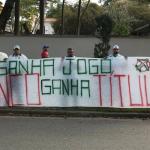 Torcida do Palmeiras protesta contra presidente: 'Saiu Danilo e chegou o avião'