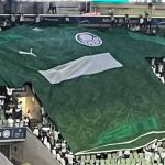 Torcida do Palmeiras cobre patrocínio da Crefisa em protesto contra Leila Pereira