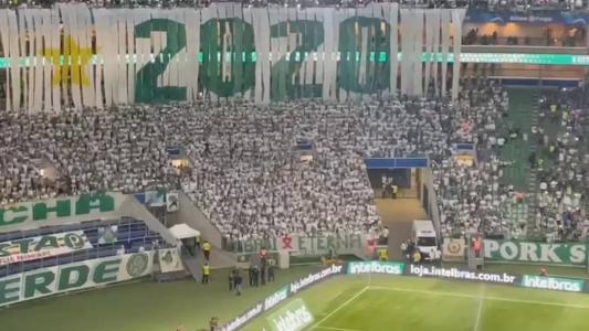 Torcida do Palmeiras homenageia Gabriela Anelli, torcedora que faleceu em conflito de torcidas no Alianz Parque