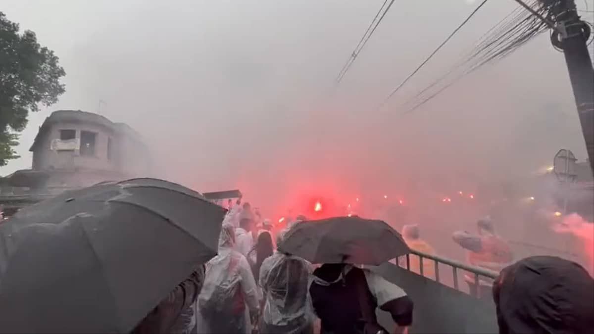 Adversário do Cruzeiro, time do Santos é recebido com festa na Vila Belmiro