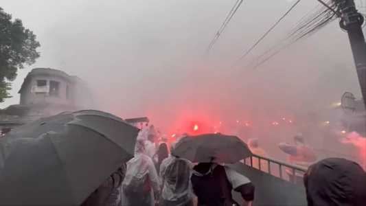 Torcida do Santos fez festa nos arredores da Vila Belmiro