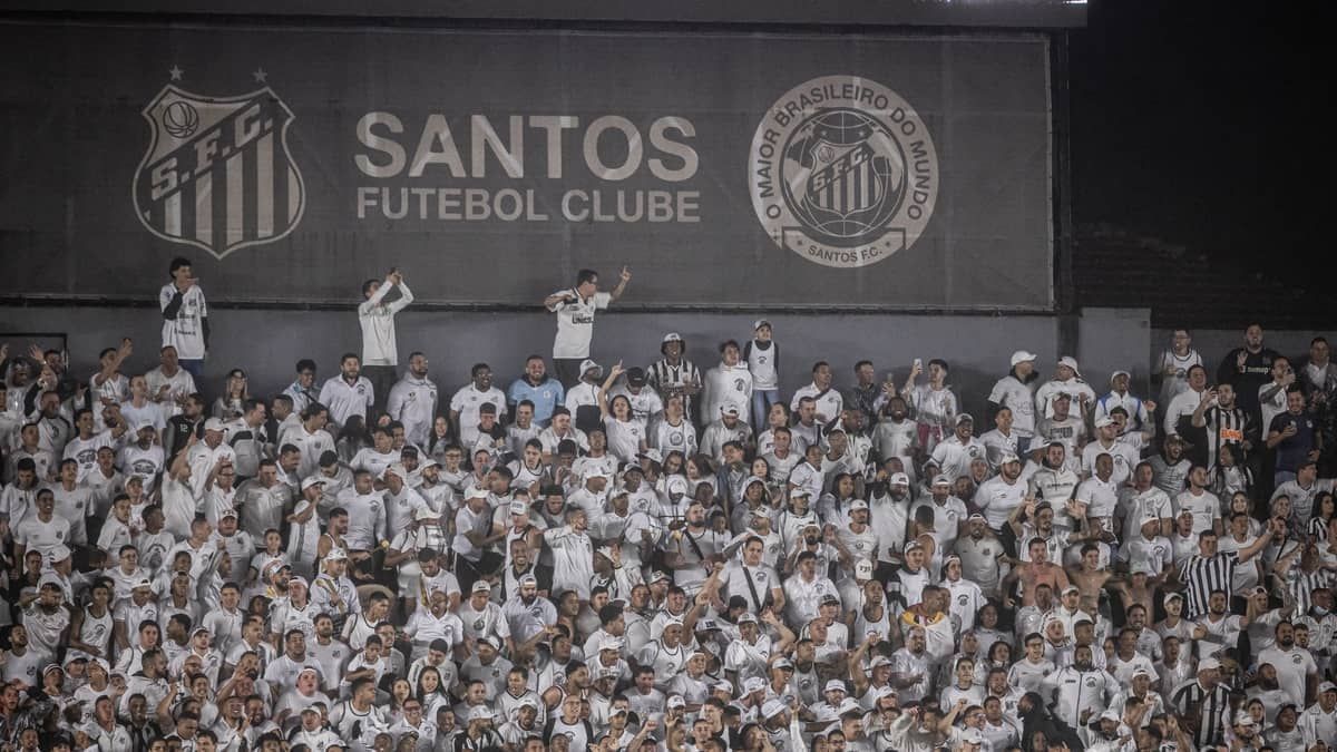 Volante do Santos exalta apoio da torcida mesmo com o time no Z4
