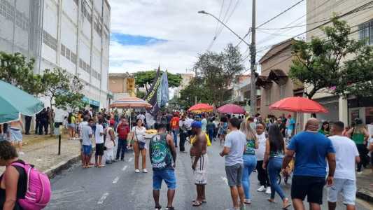 Torcida do Serrana concentrada envolta do Independência