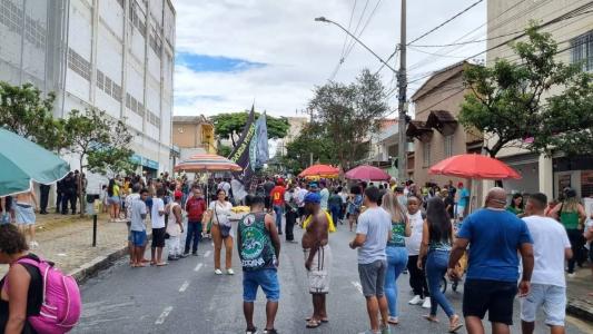 Torcida do Serrana concentrada envolta do Independência